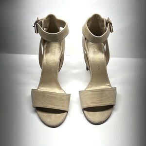 Stuart weitzman heel sandals size 6M tan